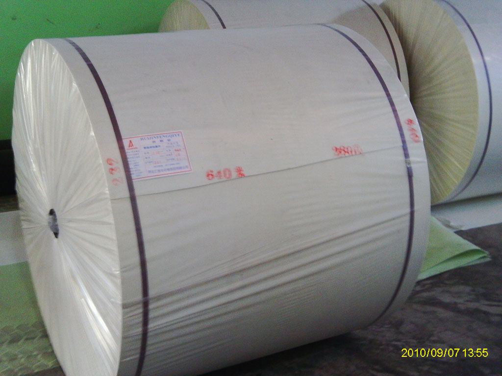 Polyester mat for waterproofing membrane