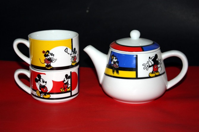 Teapot and cup set