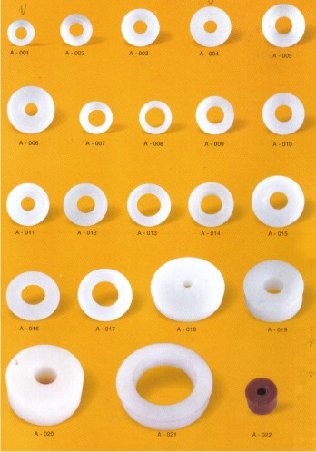 Plastic fastener