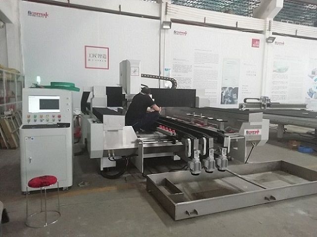 Multifunctional  CNC Glass Processing Machine for  Polishing Milling Notching Drilling Processin