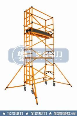 Insulating scaffolding