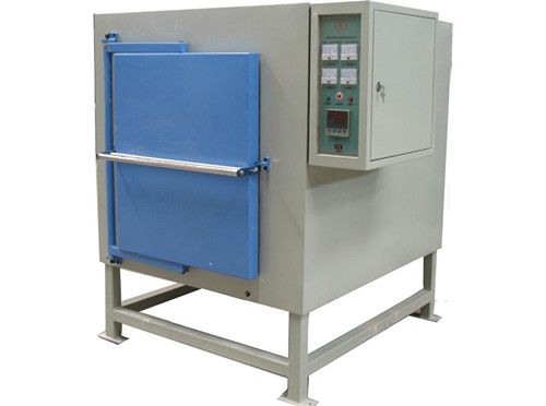 Industrial box type furnace for heat treatment