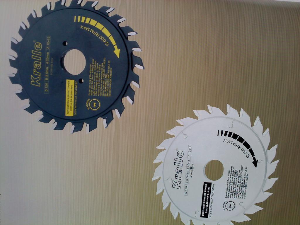 adjustable scoring saw blade