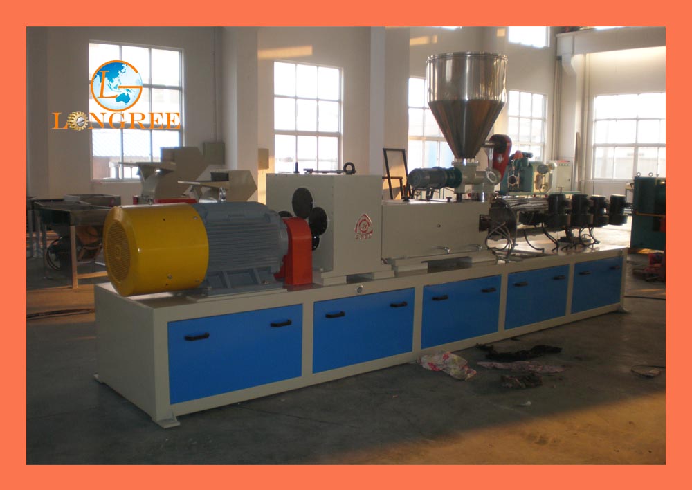 Twin screw extruder