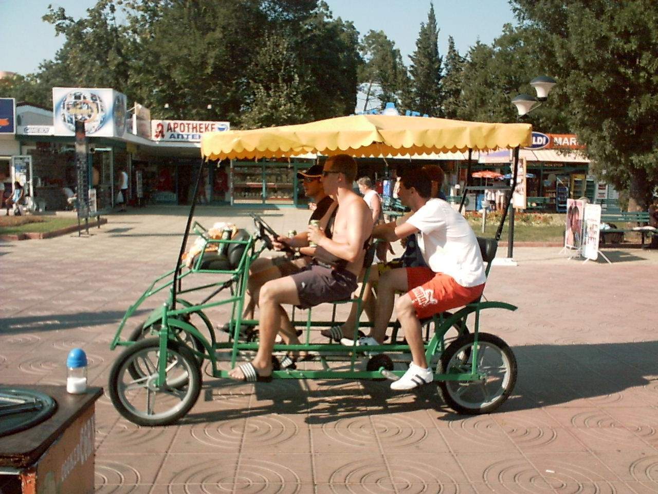 Mobilette Family Surrey bike