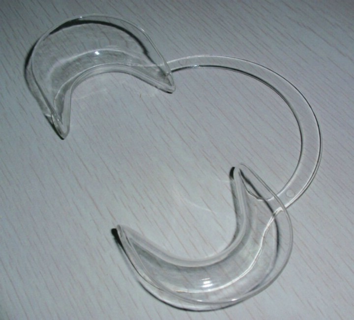 cheek retractors