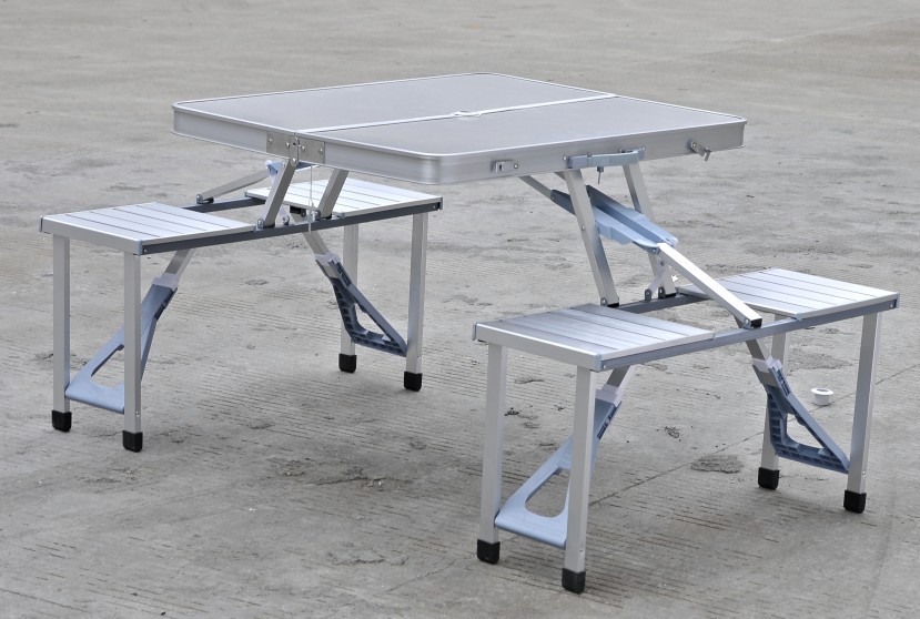 Aluminum folding table