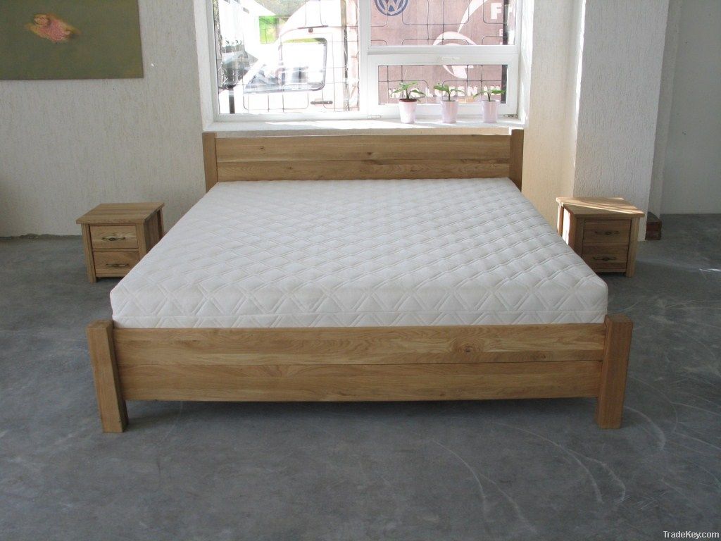 Solid oak bed with beeswax finishing