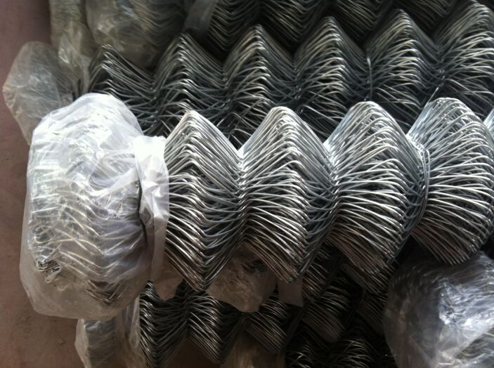 chain link wire mesh/50mm cell pvc coating fence/garden security wire mesh fence