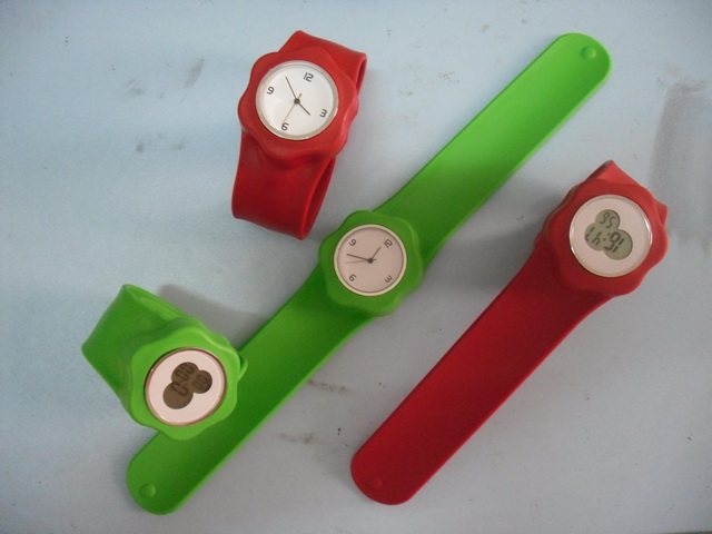 2011 newest electronic digital / analog silicone slap watch