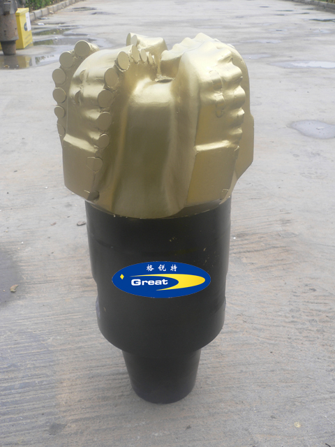 PDC drilling bits