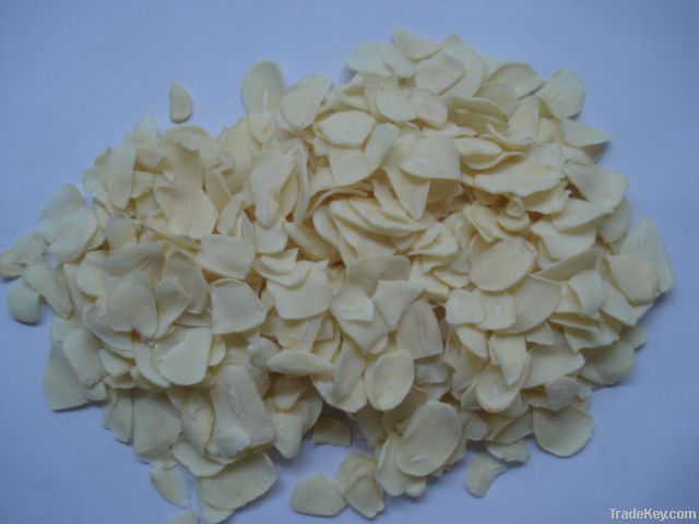 dehydrated garlic flakes