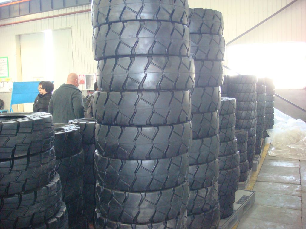 Solid Industry Tyre: 1000-20, 1100-20, 1200-20