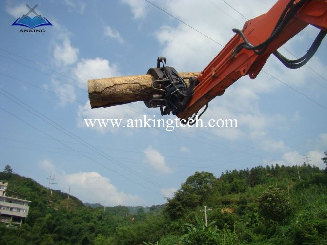Hydraulic timber grab for excavator wood handing