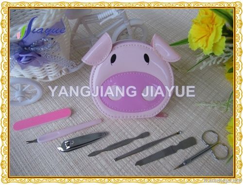 7pcs manicure set in lovely piggy shape pouch