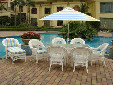 Outdoor dining set