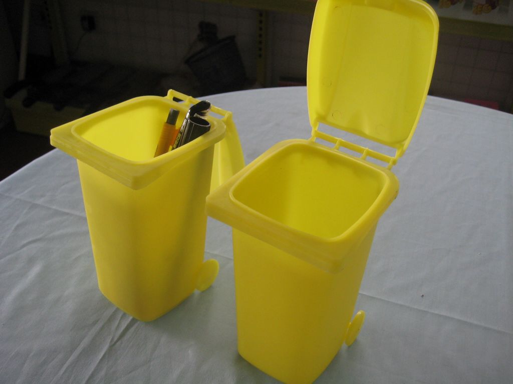 Plastic Dustbin Pen Holder