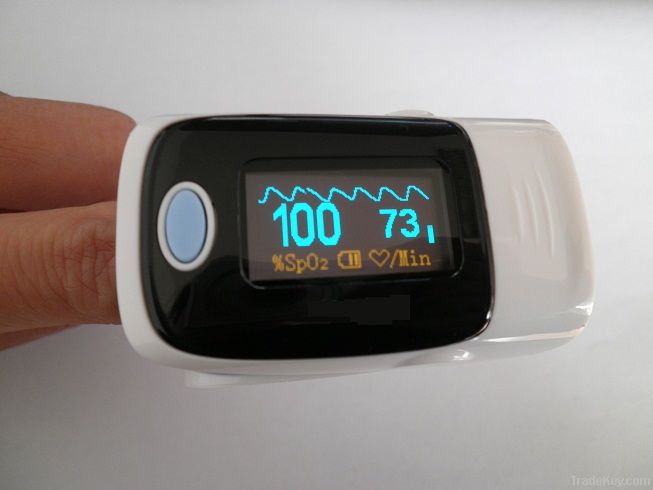 Finger pulse oximeter auto power on