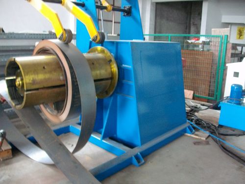 Cantilever type cable tray production line