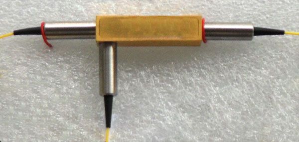 1060nm Polarization-Insensitive Optical Circulator