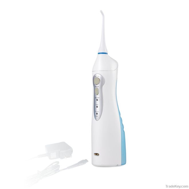 Rechargeable high tank capacity teeth flosser