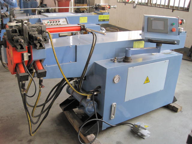 Hydraulic pipe bending machine