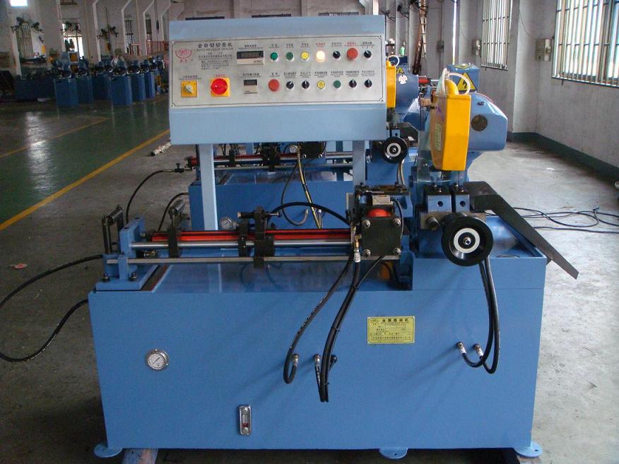 Metal cutting machine