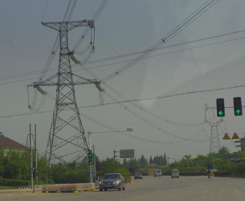 Power transmission tower, steel tower