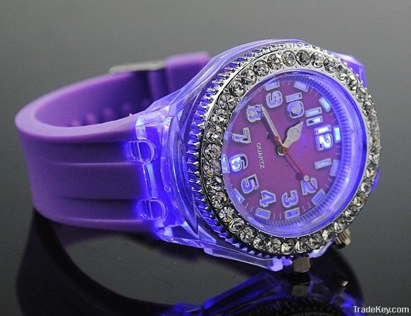 2013 Newest LED Flash Geneva watch with Crystal