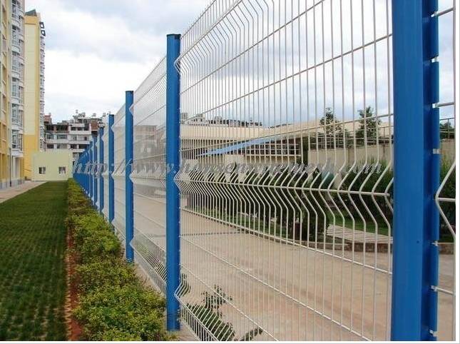 wire mesh fence