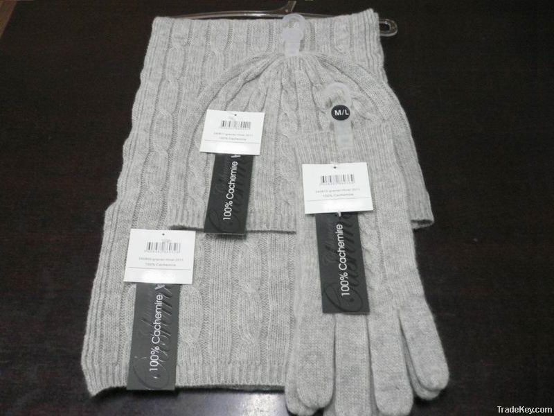 Cashmere cable knitting set