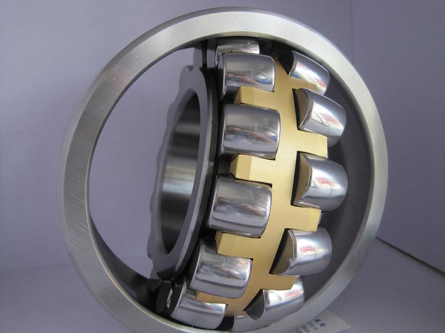 Self-aligning roller bearing