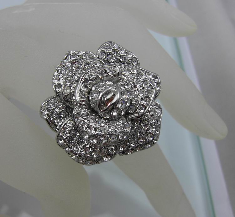 Rhodium plating with rhinestones rose flower ring