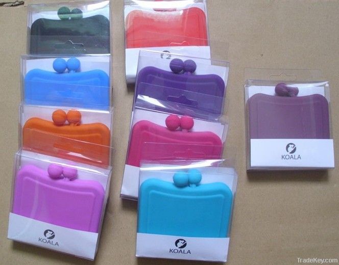 Silicone pouch