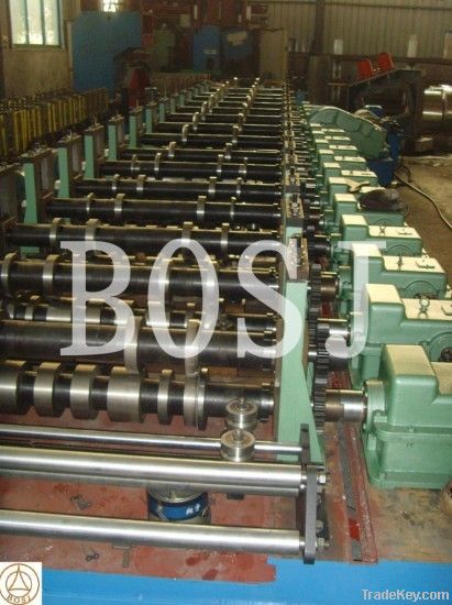 Highway guardrail roll forming machine