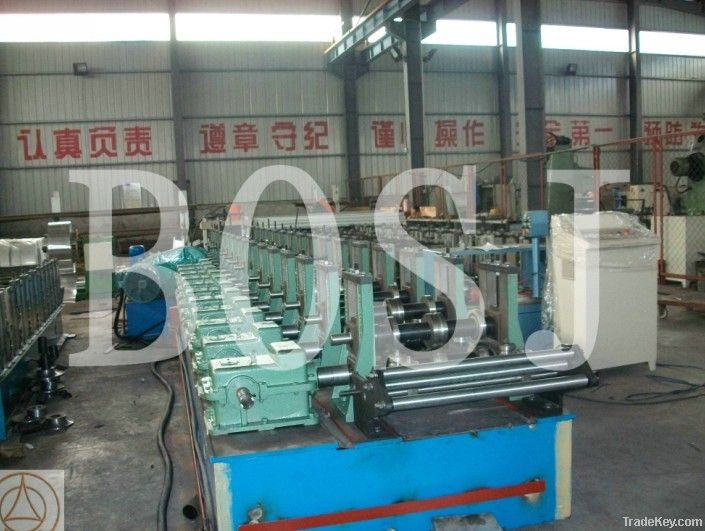 Floor panel roll forming machine