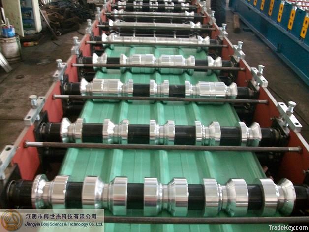 Roof title roll forming machine