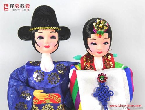 Bride &amp; Groom Silk Figurine