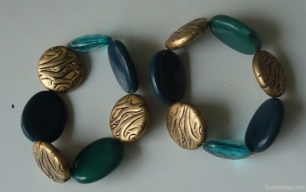 Elegant resin paint bracelet