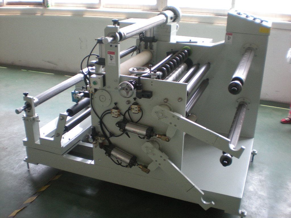 Automatic paper slitting machine