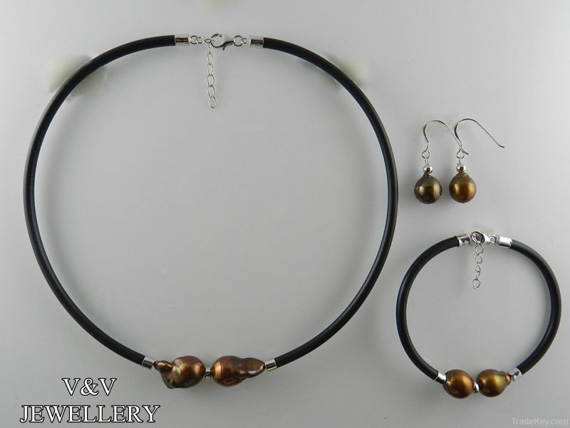 Chocolate baroque pearl and leather sets