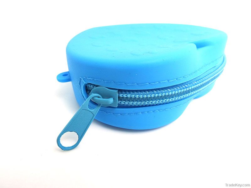 silicone coin purse with zipper and embossed little hearts