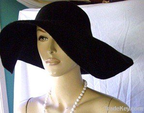 lady&#039;s floppy wide brim hat