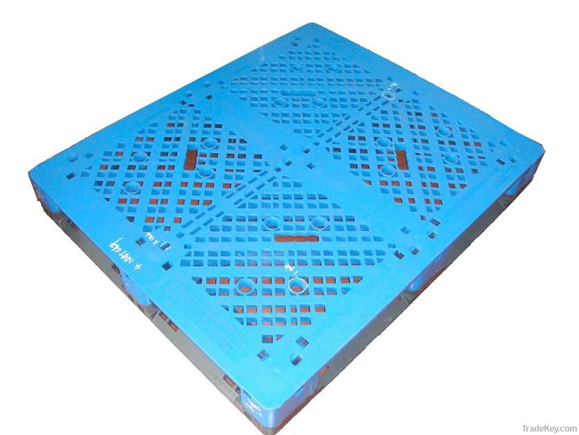 plastic pallet