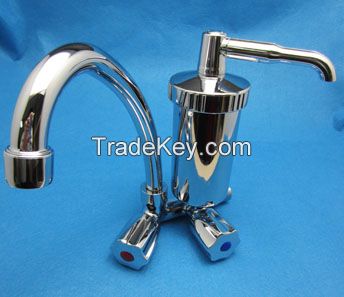 Single handle pull out kitchen faucet