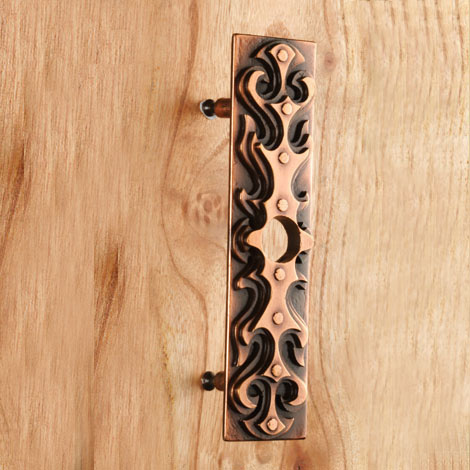 'Tattoo' door handle in oxidised copper