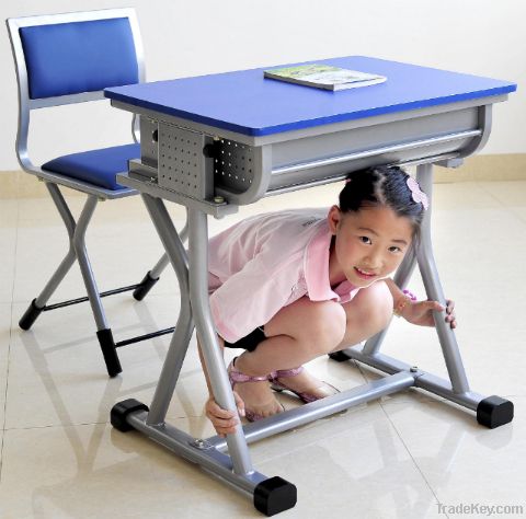 Earthquake shulter school desk