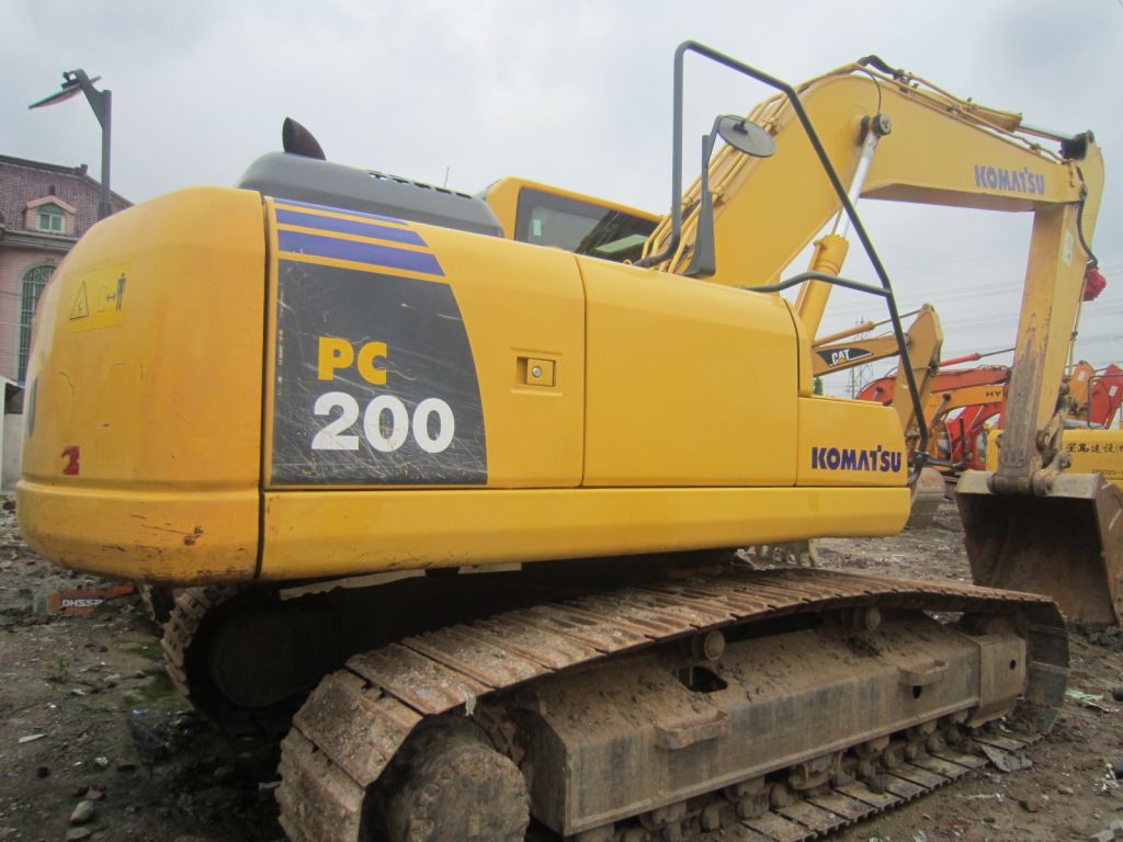 Used komatsu pc200