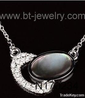 Fancy pendant necklace