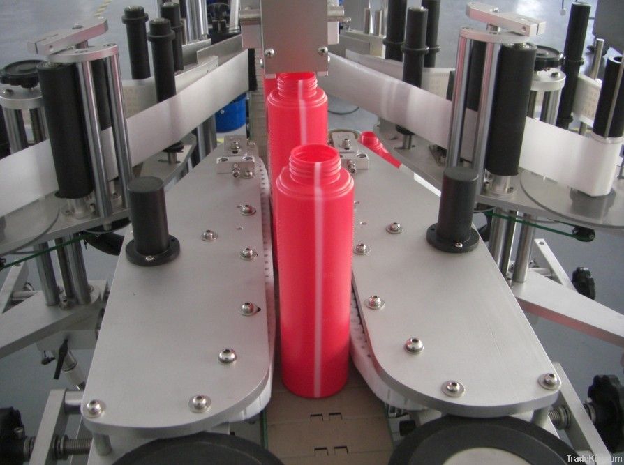 Automatic double sides label attaching machine